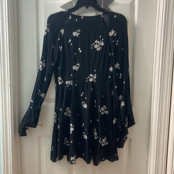 Beautiful embroidered mini dress - Picture 3 of 5